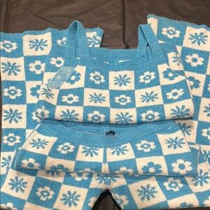 Forever 21 Blue and White Matching Set Geometric Floral
